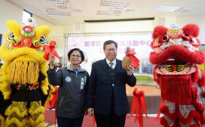 市長與民政局湯局長合影