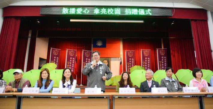 鄭市長表示，市府將努力讓學校「資源多一點、壓力少一點」，讓校長及學校團隊做得更好