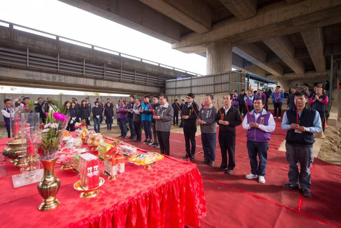 市長與貴賓上香祈福