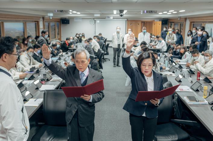 桃園果菜公司呂淑真董事長與桃捷公司沈志藏董事長聯合宣誓
