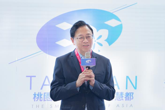 張市長表示，2023智慧城市桃園館，首次邀請桃園傑出企業共同參與，展現智慧科技領域的實力