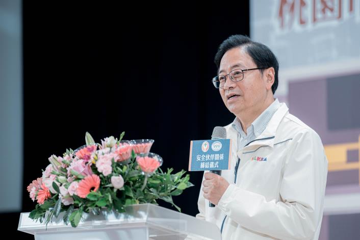 張市長致詞表示，希望藉由業者、政府、學校及勞工的合作，以合作取代工地查緝與取締，改善桃園營建工地安全