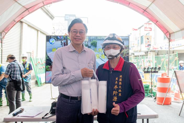 張市長感謝大林里里長帶領居民協助下水道清淤工作