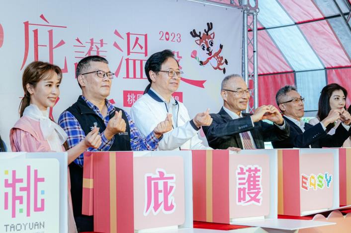 庇護工場年度代言人陳明珠一同出席