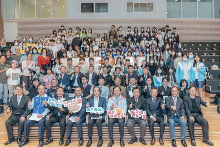 張市長與貴賓合影留念