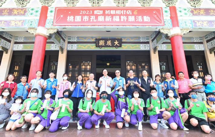 市長與福豐國中學生合影