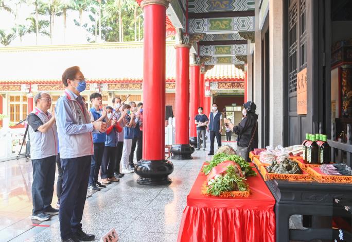 市長擔任主祭官，進行祈福祭拜儀式
