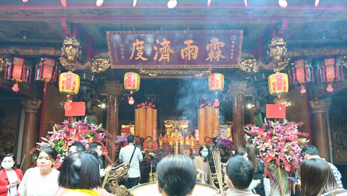 中壢仁海宮主祀天上聖母，為當地重要信仰中心