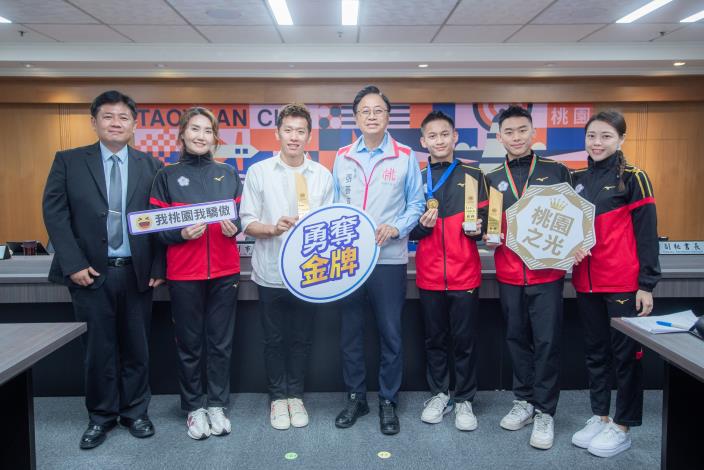 張市長與桃園優秀運動選手合影