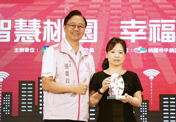 張市長說明，戶政人員的服務可說是無微不至，都有滿分的表現與服務