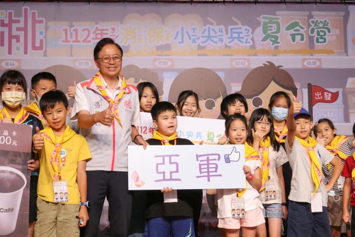 市長與獲得亞軍的團隊合影