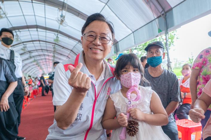 市長與小朋友合影