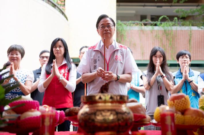 張市長與貴賓共同祝禱工程順利