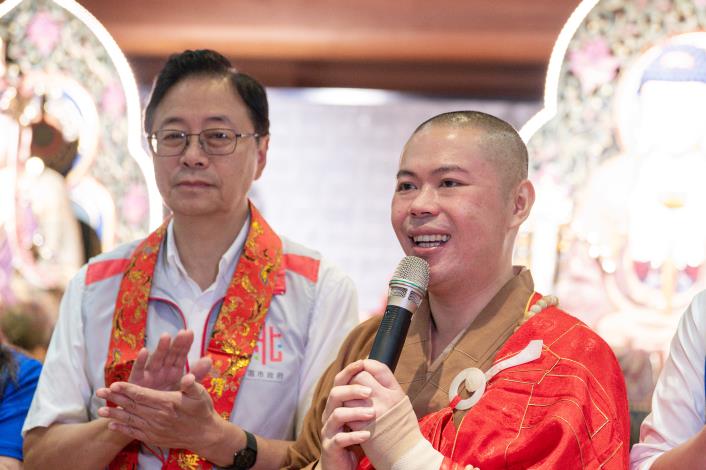 宏願大千世界住持本藏師父表示，希望在佛菩薩的加持下，願家人平安、社會繁榮，經濟一切順利