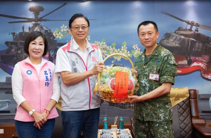 張市長致贈水果籃