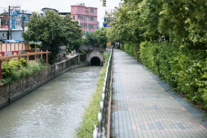 桃園大圳幹線起點，如今化身為桃園大圳水車步道公園與城市相伴。