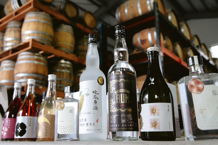 恆器製酒除了地瓜原酒外，亦結合臺灣特色農產品研發「地瓜的好朋友」，還有以類似威士忌製程的桶陳地瓜酒，在國際間闖出一片天地。