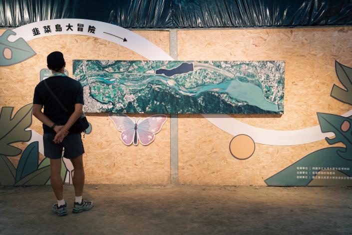 農場內正展出「河西故事館」展覽，記錄著大漢溪河西地區的人文風貌與韭菜產業趣聞。