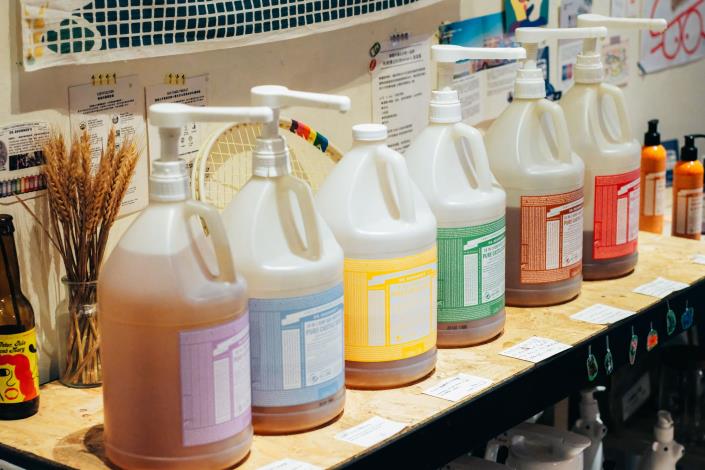 日日籽選用有機植物油製成的潔膚產品，讓人體與環境都被溫和對待。