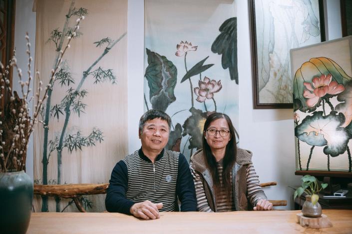 簡登賀（左）和妻子楊美麗（右）