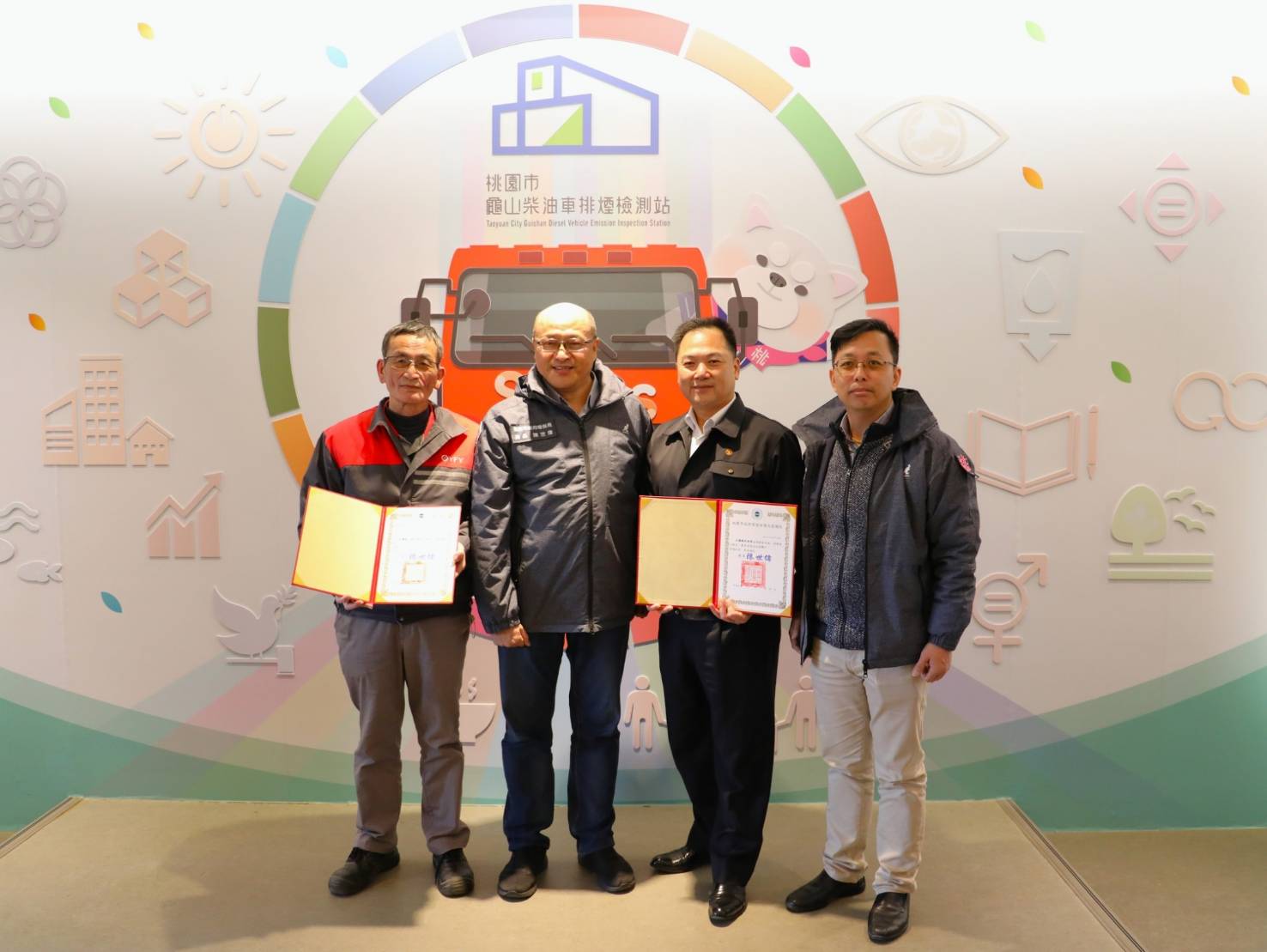 桃園環保局攜手善心企業關懷資收個體戶 幫助弱勢過好年2