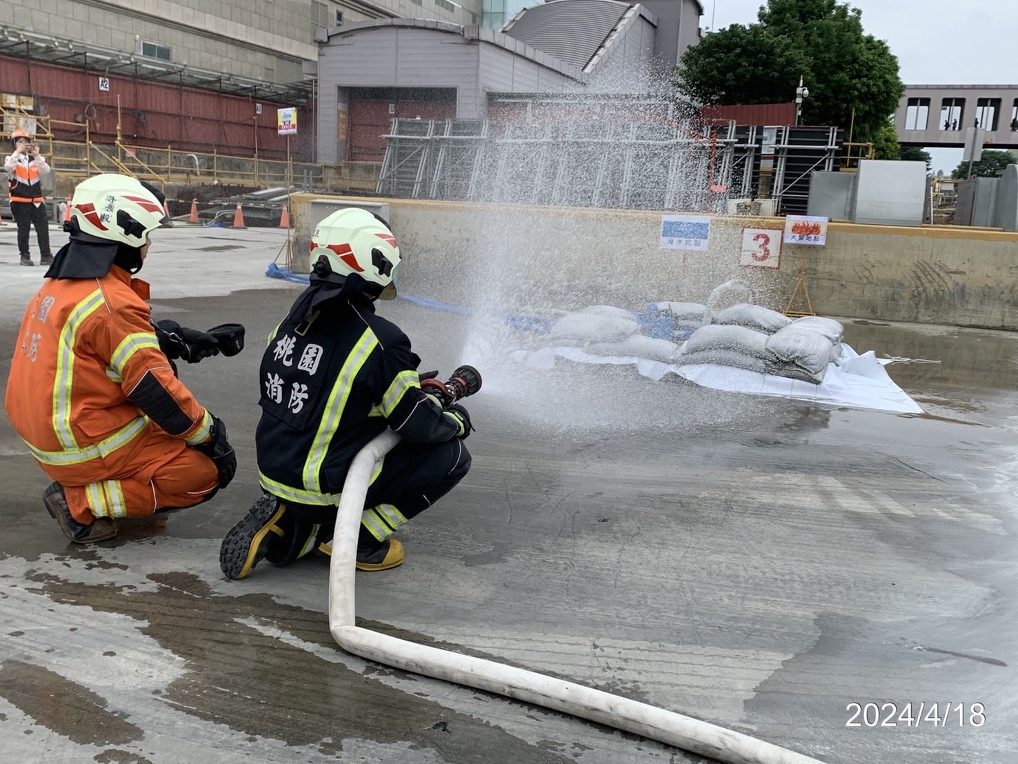 捷運綠線桃園火車站工地消防演練