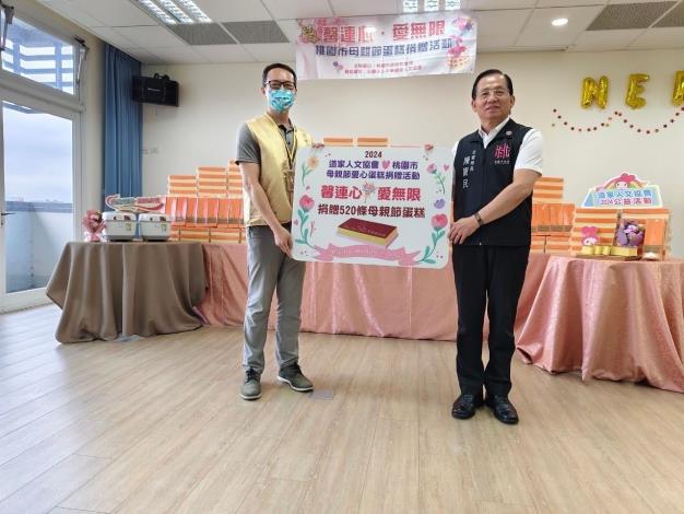 中華道家人文協會王愍之秘書長代表捐贈520條母親節蛋糕
