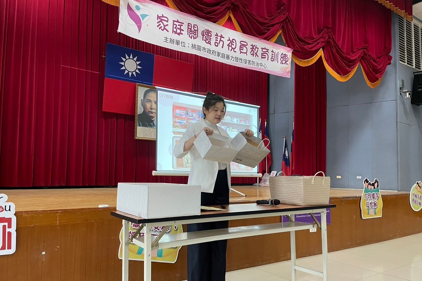 收納師利用紙袋化身空間收納盒成功再利用
