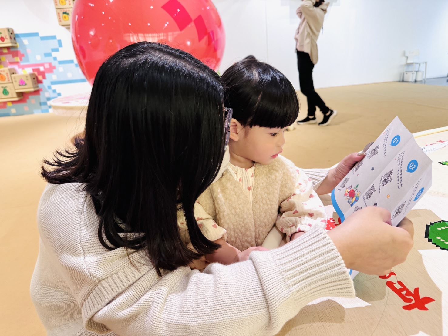 2.桃園市兒童美術館 民眾體驗操作數位集章