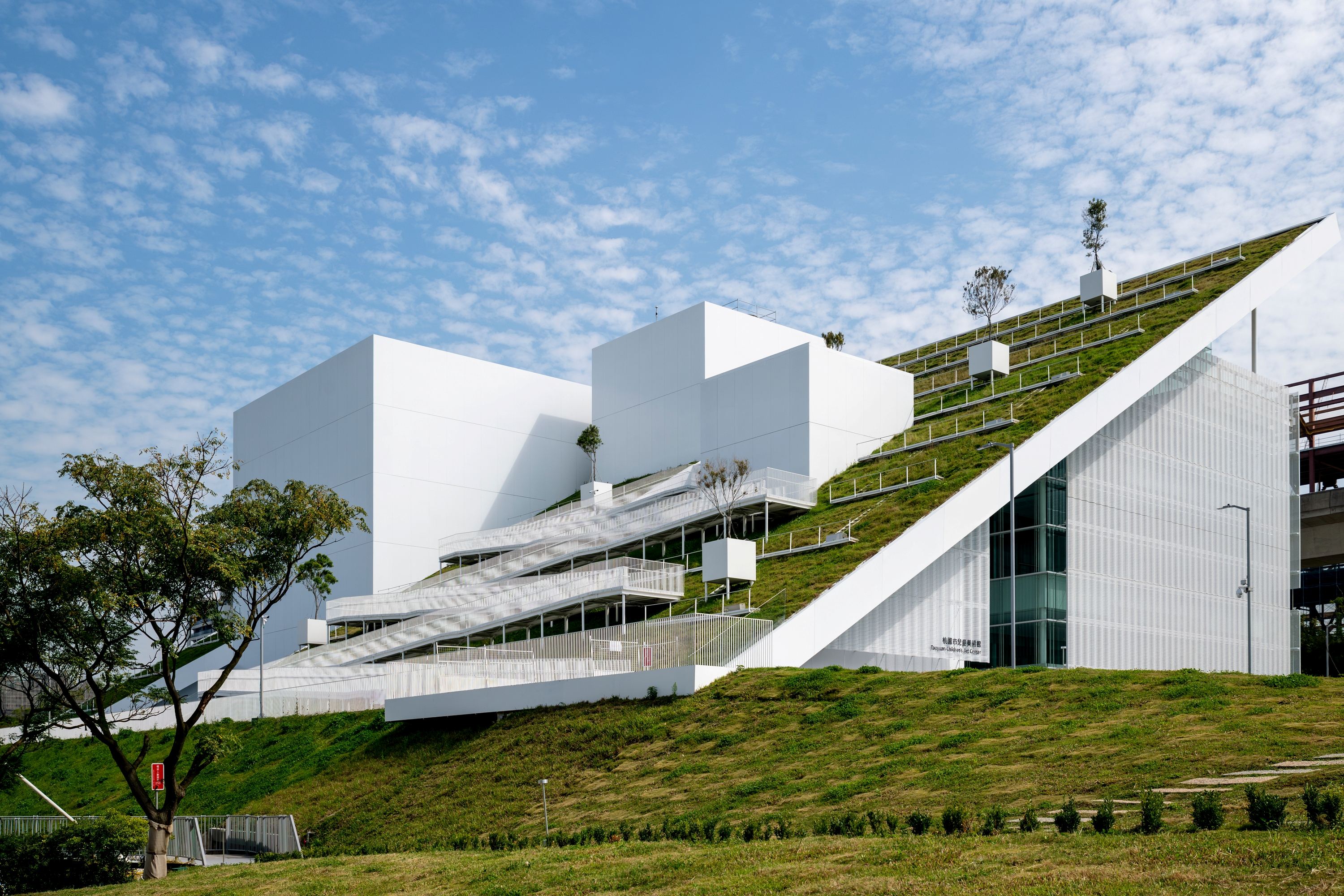 02-桃園市兒童美術館外觀。(桃園市立美術館提供，吳欣穎拍攝)