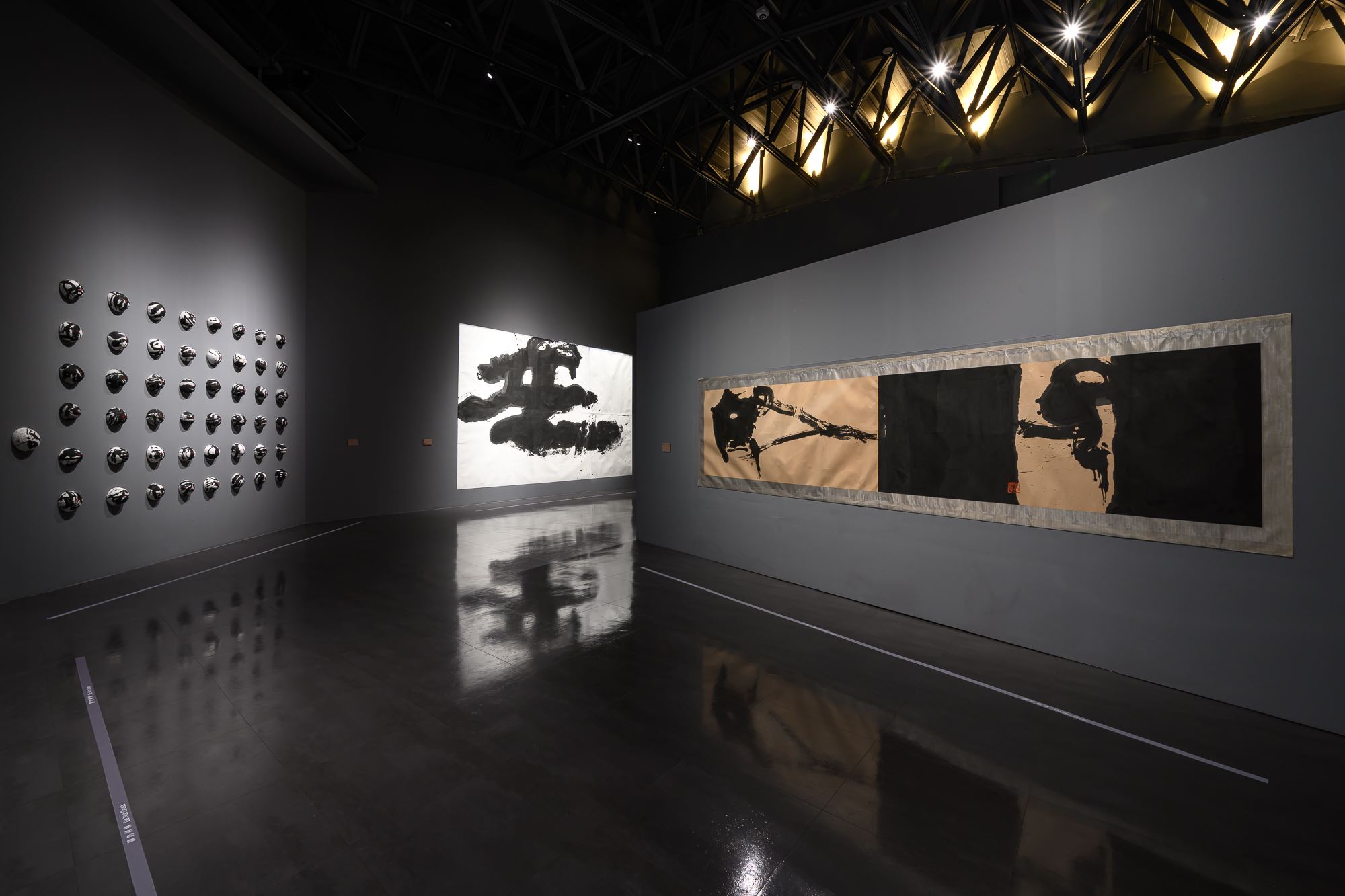 1 橫山書法藝術館「守、破、離：魯朴書藝展」展場照。(ANPIS FOTO王世邦拍攝，桃園市立美術館提供)