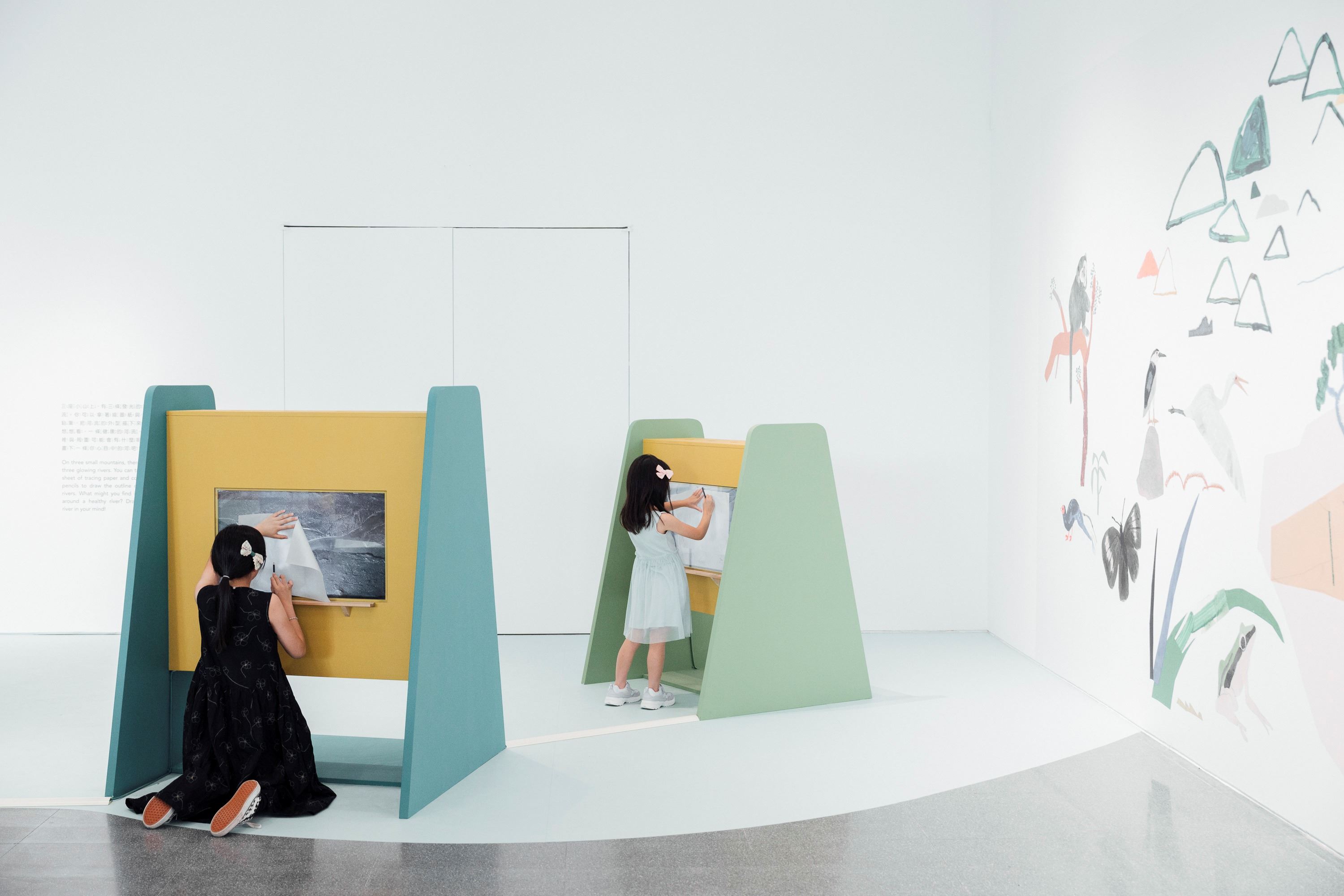 4 桃園市兒童美術館「在藝術中遇見大自然」民眾參觀。(透島影業拍攝，桃園市立美術館提供)