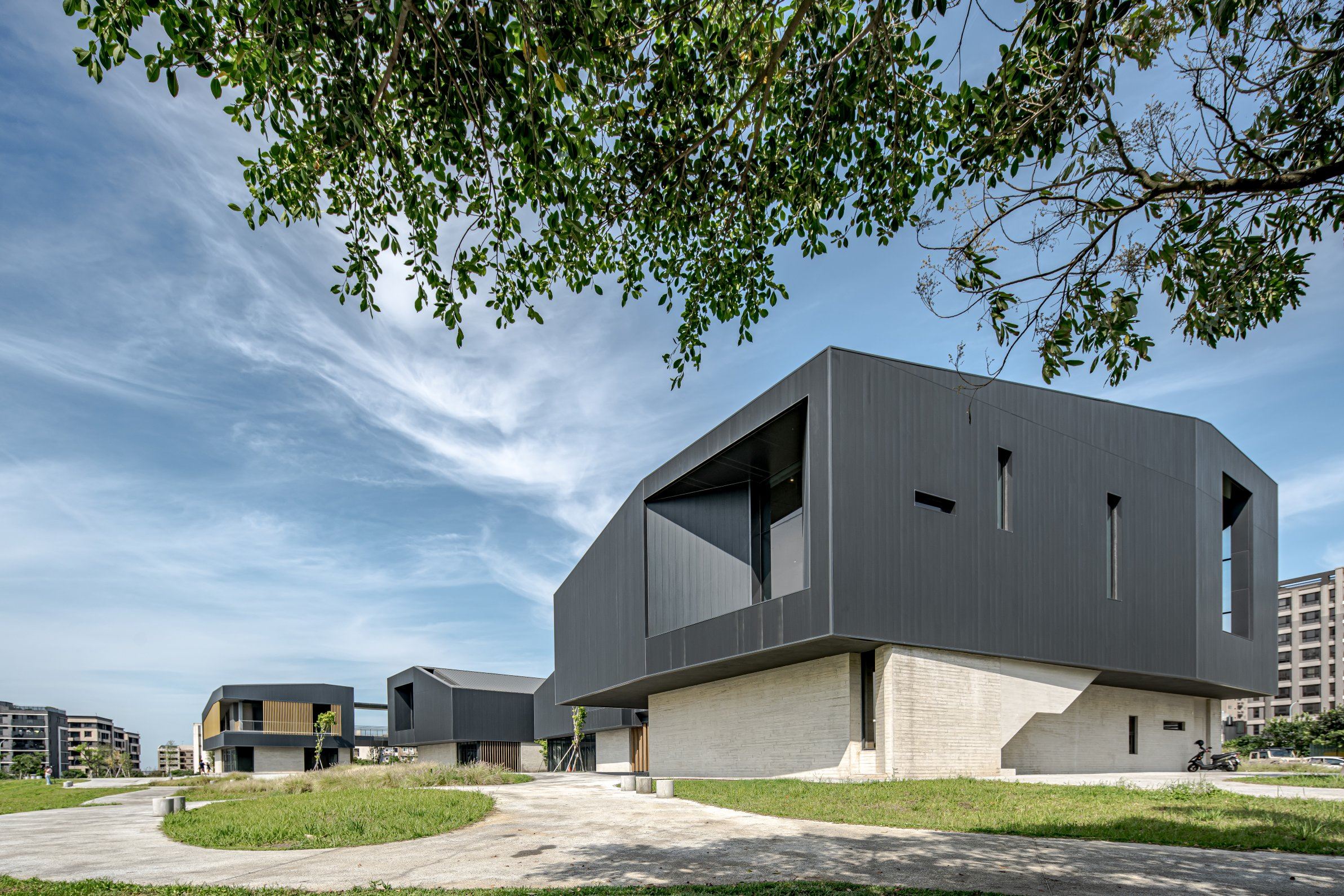 造型突出的橫山書法藝術館（攝影／原間影像工作室，圖片提供／桃園市立美術館）