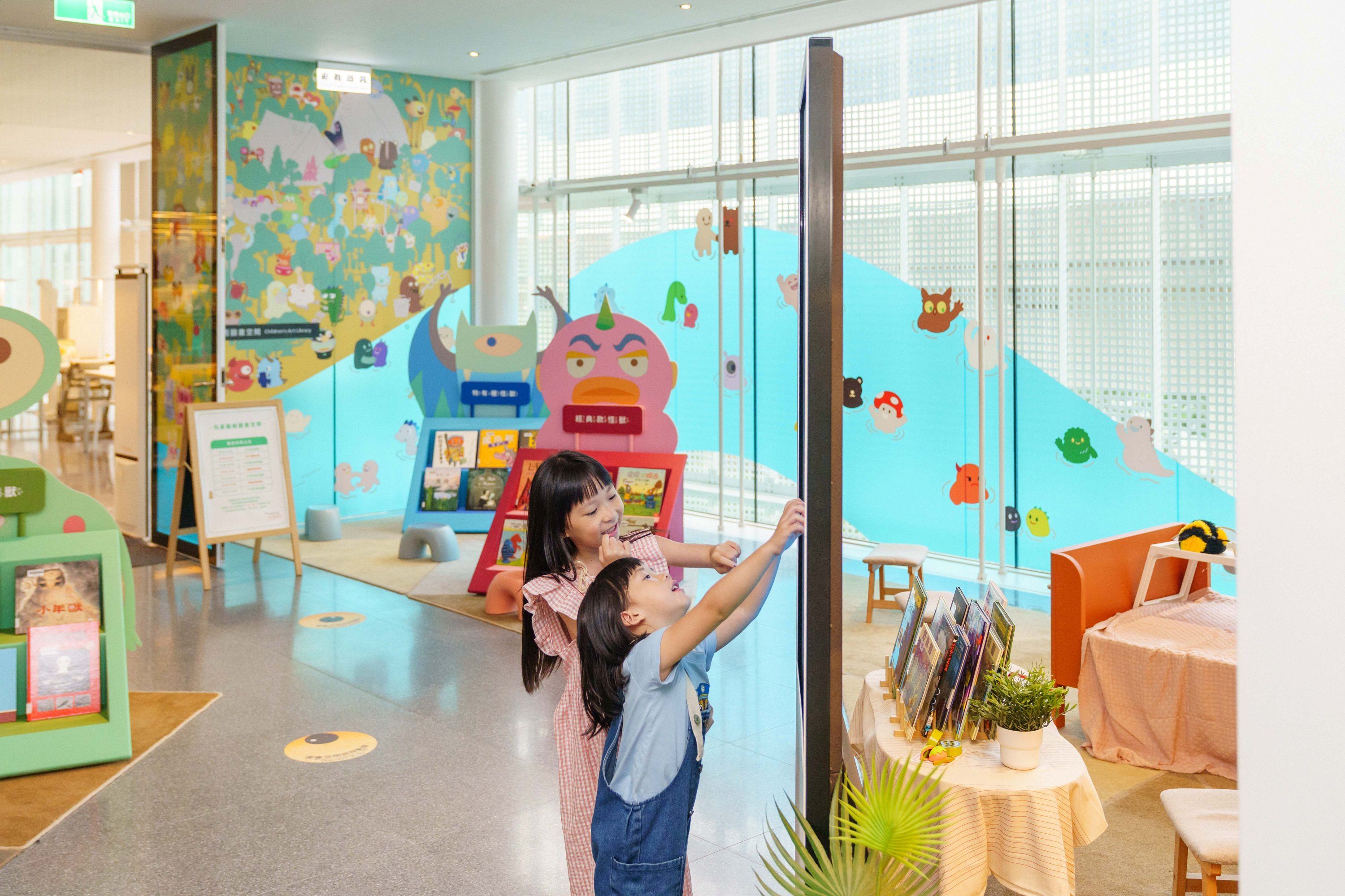 藏書豐富，空間舒適的兒童閱讀區（攝影／林家賢，圖片提供／桃園市立美術館）