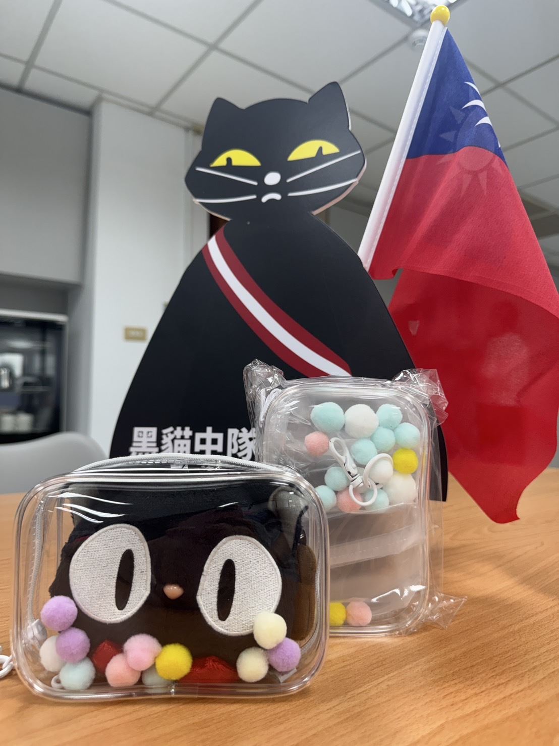 黑貓曬娃包(包包內的娃娃僅供示意參考唷~)