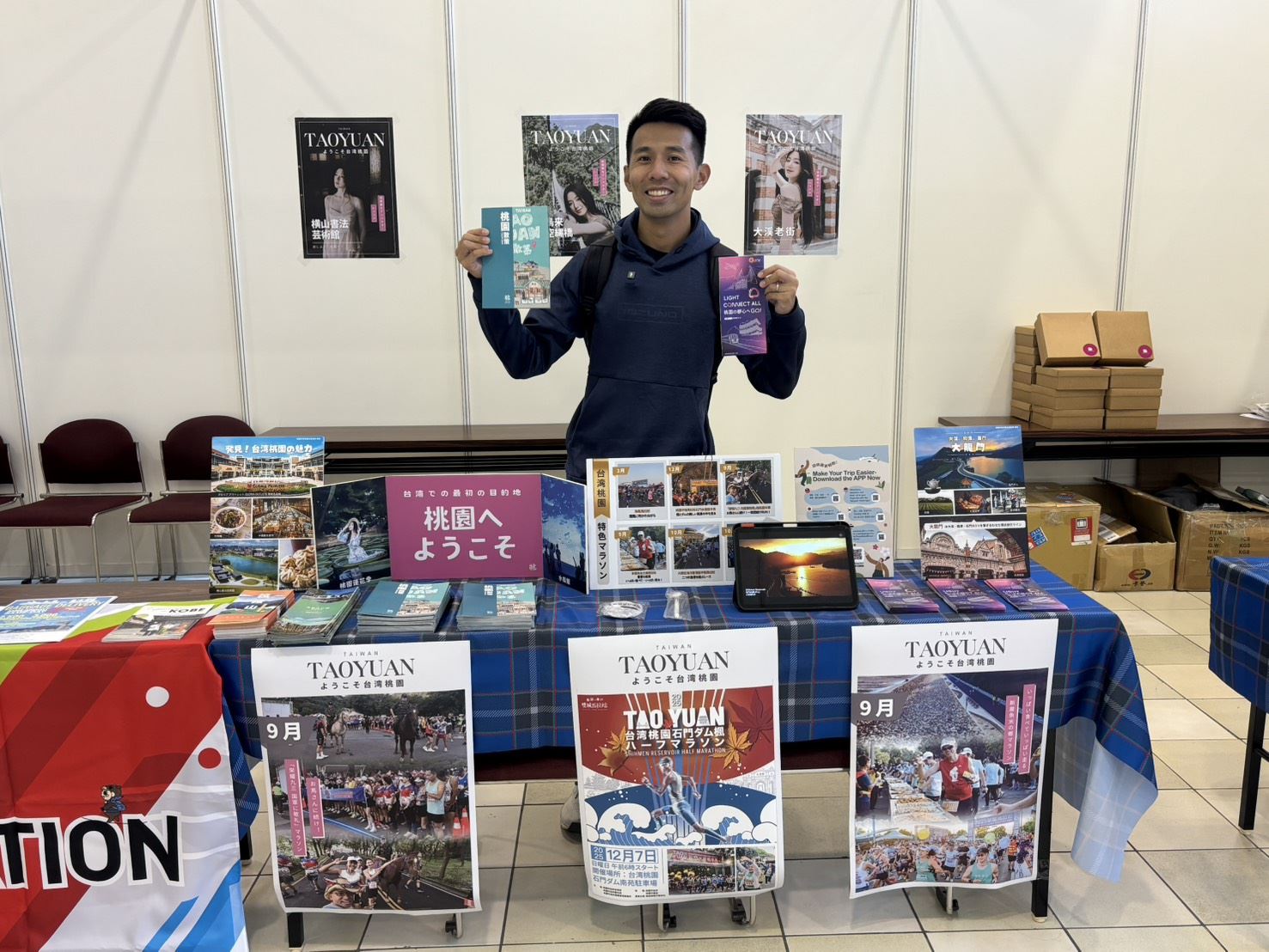 知名馬拉松跑者哲睿也至展攤宣傳桃園楓半馬