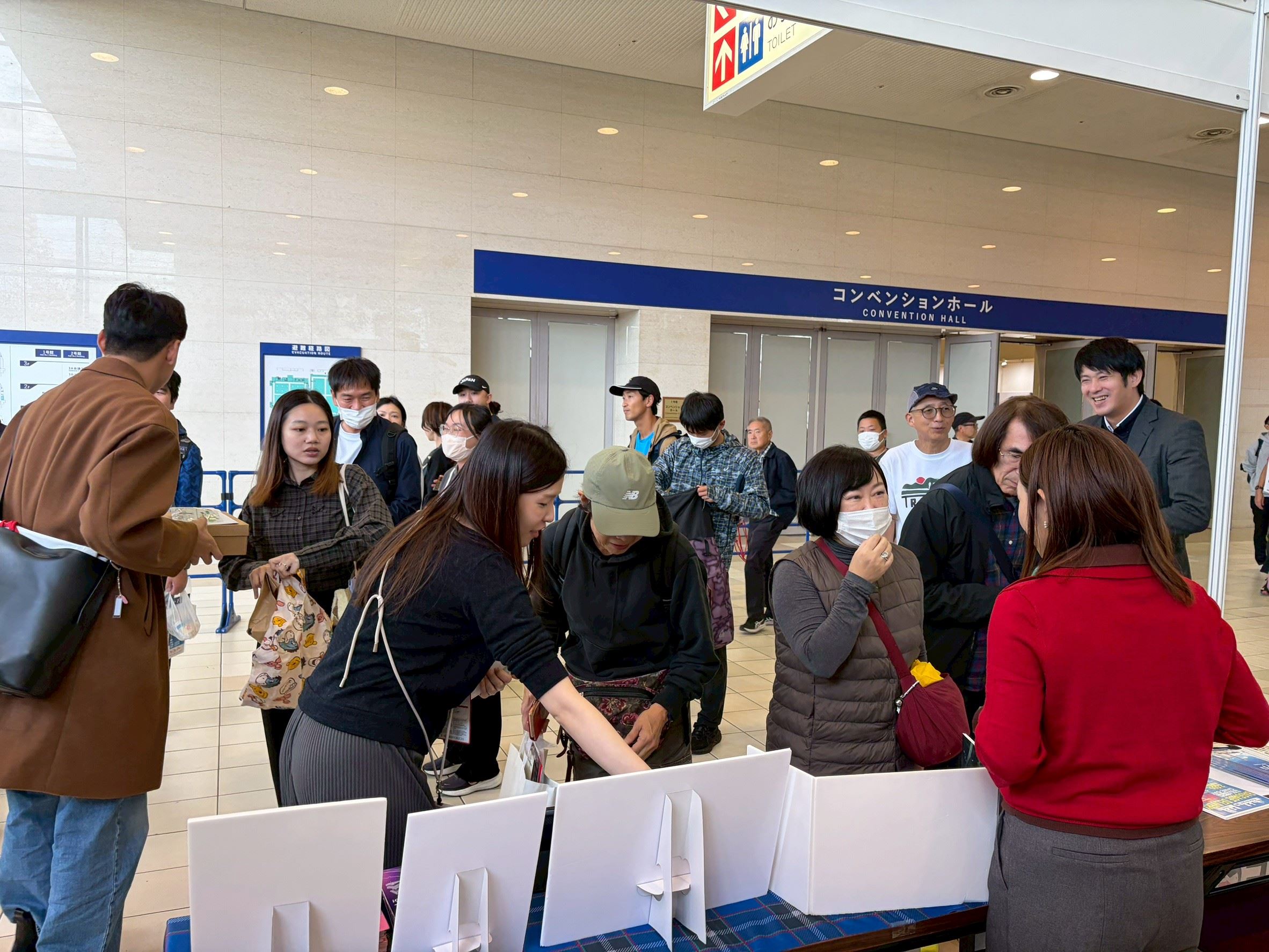 神戶跑者踴躍索取宣傳文宣（共2張）