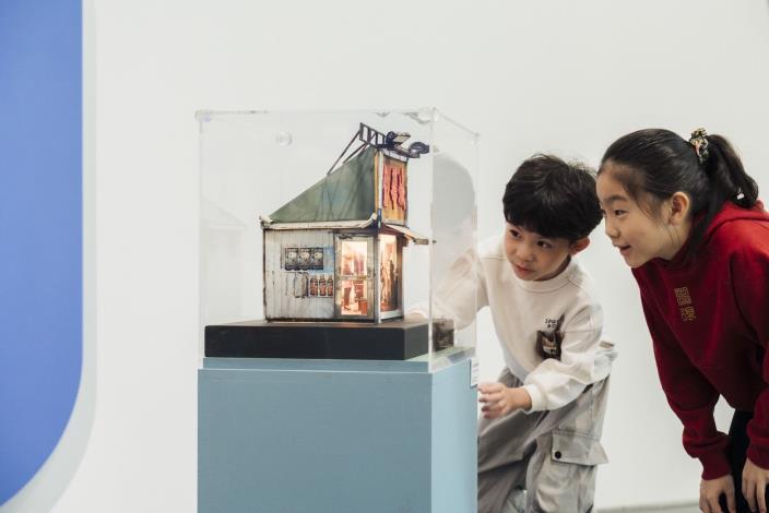 4〈全球商店計畫〉展區照。(透島影業拍攝，桃園市立美術館提供)