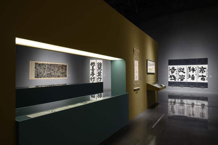  「運動中的書法——從文人的案頭到諸眾的街頭」展場照。攝影／ANPIS FOTO王世邦，圖片提供／桃園市立美術館。