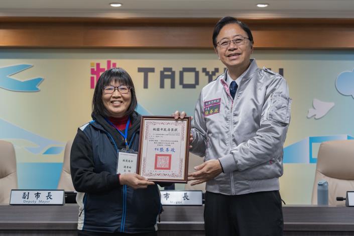 啟英高中資訊科學生呂家正及林家佑在連素玲老師帶領下，榮獲「第2屆亞洲技能競賽」青少年機器人組金牌