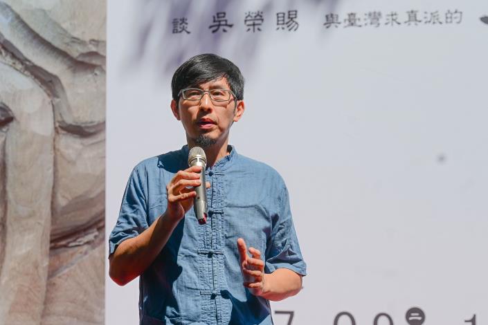 策展人吳欣益致詞