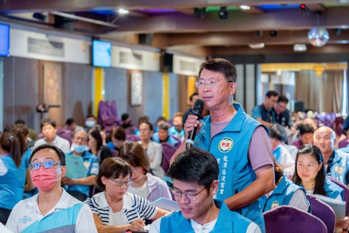 龍潭區里長向市府團隊表達地方意見