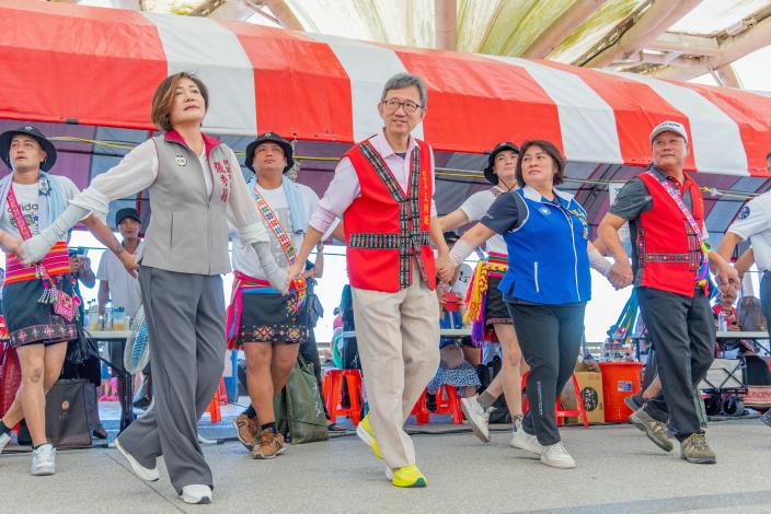 王副市長與貴賓一同祈福