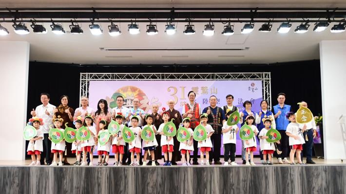 張市長和與會貴賓共同合影