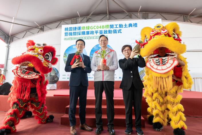 張市長與來賓一同慶祝開工
