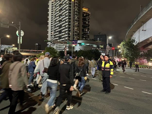 市府警察局增派警力協助維持交通秩序