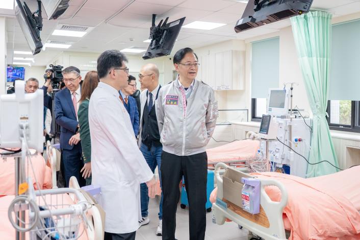 張市長參觀復興區洗腎中心