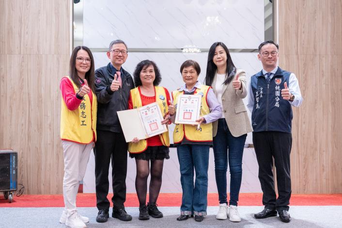 王副市長頒發桃園志工貢獻金質獎