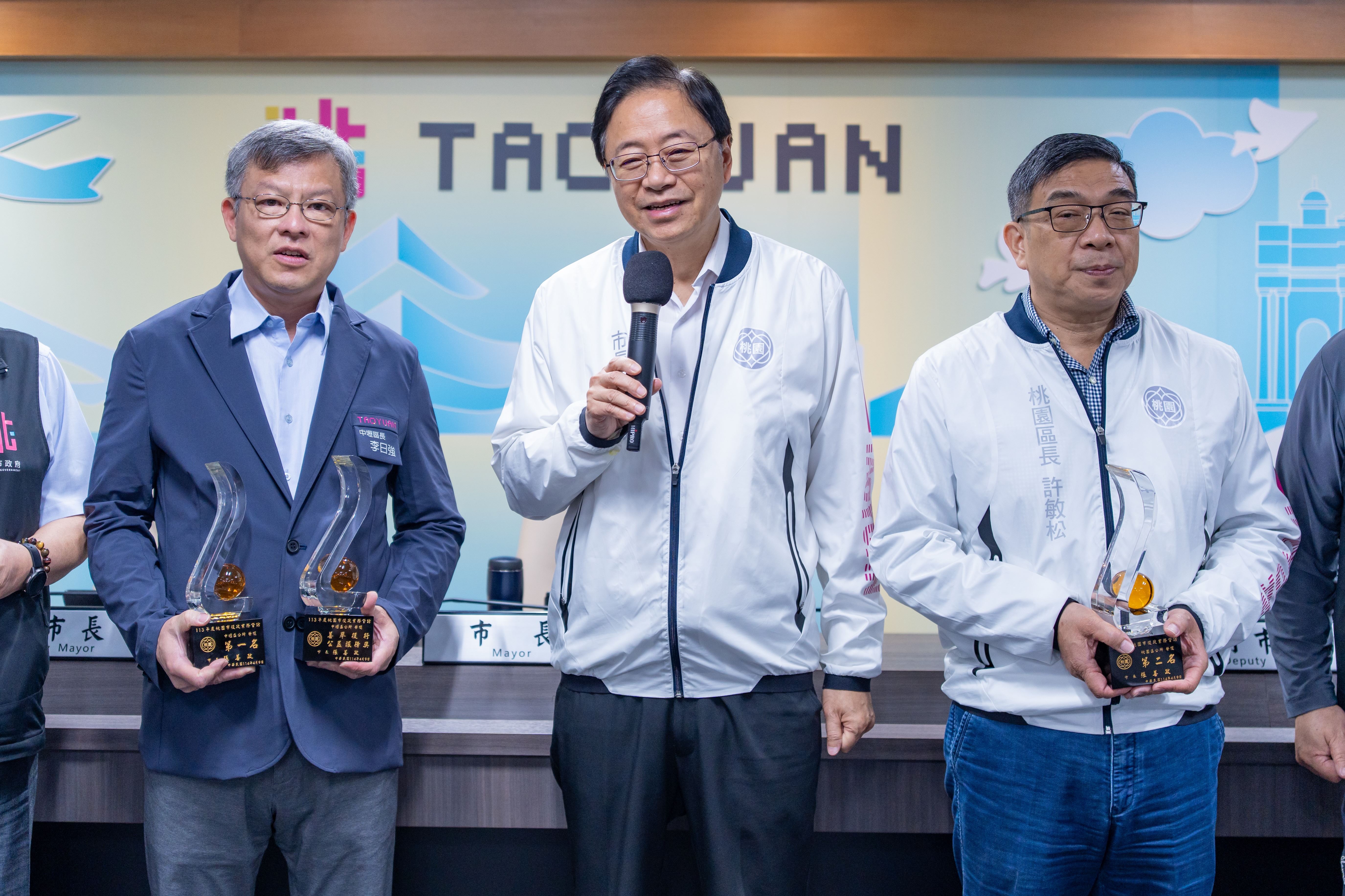 張市長肯定各得獎區公所在役政服務上的努力與成果，期勉各區公所效仿得獎公所，以專業的役政服務精神，為役男們打造安心及良好的服役及學習環境