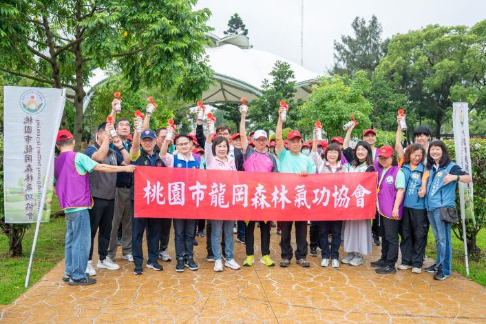 王副市長親自帶隊健走從龍岡森林公園出發
